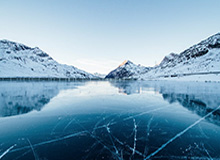 爱游戏登录入口-接机女球迷吐槽詹姆斯：哎哎哎这就走了，这都不看我们一眼