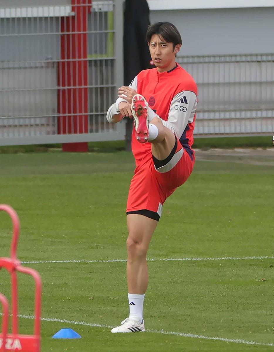 爱游戏在线登录-图片报：伊藤洋辉已恢复部分合练，但本周末德甲仍无法复出